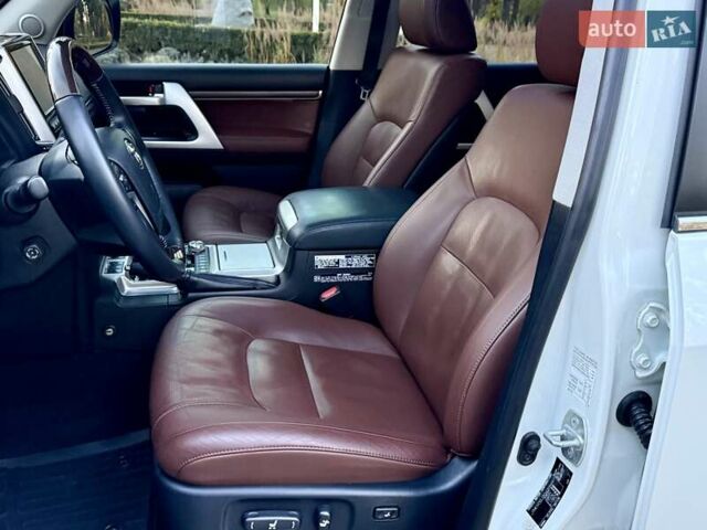 Белый Тойота Ленд Крузер, объемом двигателя 4.46 л и пробегом 301 тыс. км за 44950 $, фото 61 на Automoto.ua