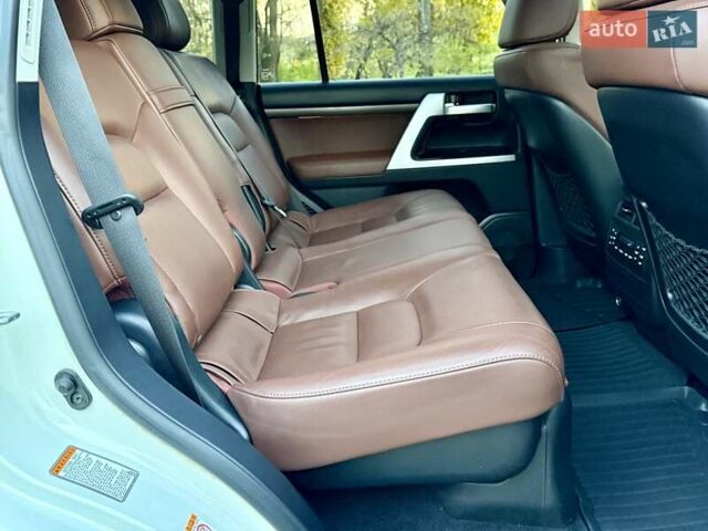 Белый Тойота Ленд Крузер, объемом двигателя 4.46 л и пробегом 301 тыс. км за 44950 $, фото 78 на Automoto.ua