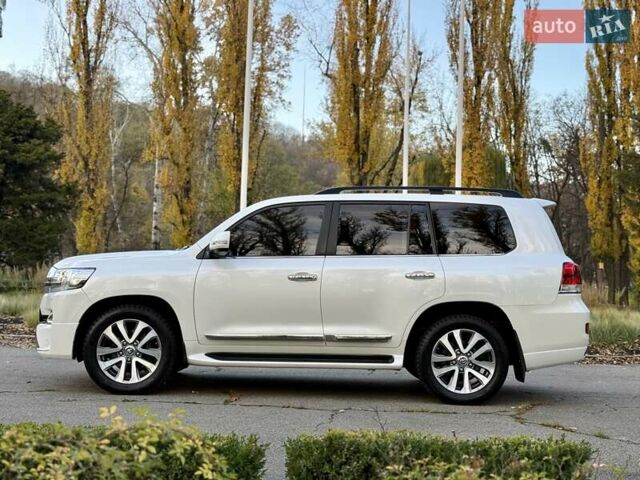 Белый Тойота Ленд Крузер, объемом двигателя 4.46 л и пробегом 301 тыс. км за 44950 $, фото 7 на Automoto.ua