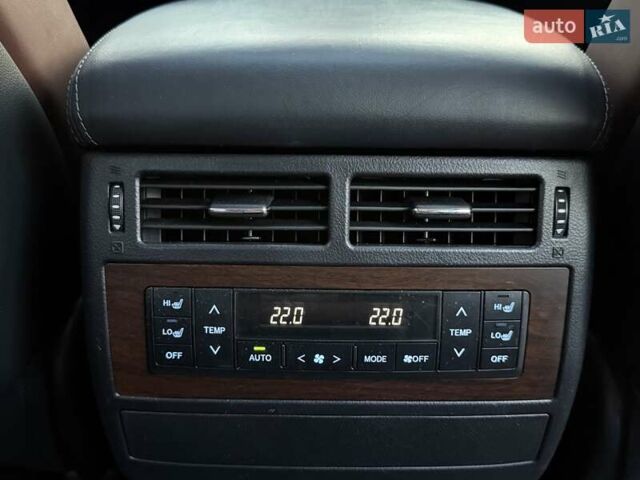 Белый Тойота Ленд Крузер, объемом двигателя 4.46 л и пробегом 301 тыс. км за 44950 $, фото 82 на Automoto.ua