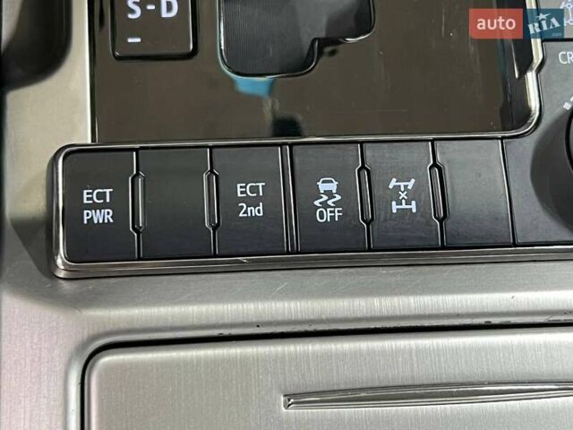 Белый Тойота Ленд Крузер, объемом двигателя 4.46 л и пробегом 90 тыс. км за 55000 $, фото 20 на Automoto.ua