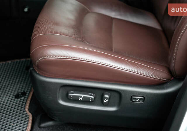 Білий Тойота Ленд Крузер, об'ємом двигуна 4.61 л та пробігом 51 тис. км за 52098 $, фото 23 на Automoto.ua