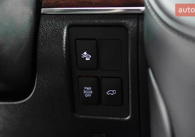 Білий Тойота Ленд Крузер, об'ємом двигуна 4.61 л та пробігом 51 тис. км за 52098 $, фото 33 на Automoto.ua