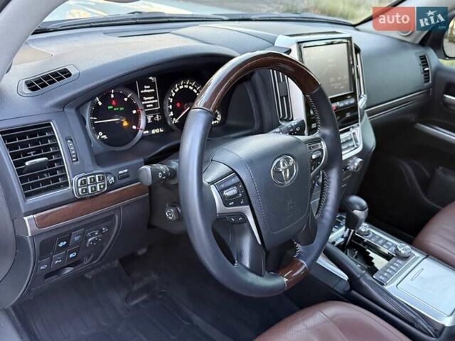 Белый Тойота Ленд Крузер, объемом двигателя 4.46 л и пробегом 301 тыс. км за 44950 $, фото 65 на Automoto.ua
