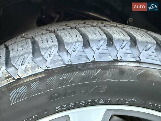 Белый Тойота Ленд Крузер, объемом двигателя 4.46 л и пробегом 301 тыс. км за 44950 $, фото 52 на Automoto.ua