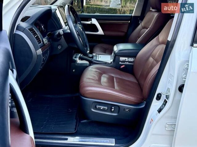Белый Тойота Ленд Крузер, объемом двигателя 4.46 л и пробегом 301 тыс. км за 44950 $, фото 60 на Automoto.ua