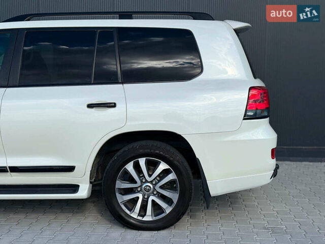 Белый Тойота Ленд Крузер, объемом двигателя 4.7 л и пробегом 145 тыс. км за 46590 $, фото 6 на Automoto.ua