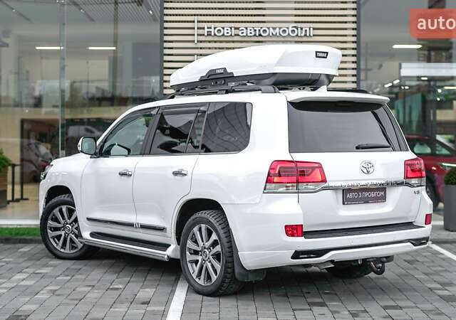 Білий Тойота Ленд Крузер, об'ємом двигуна 4.61 л та пробігом 51 тис. км за 52098 $, фото 1 на Automoto.ua