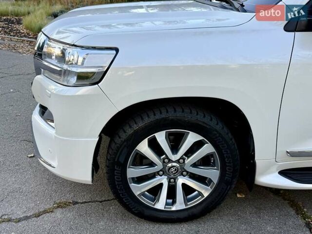 Белый Тойота Ленд Крузер, объемом двигателя 4.46 л и пробегом 301 тыс. км за 44950 $, фото 28 на Automoto.ua