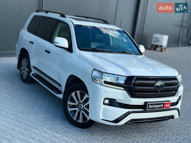 Белый Тойота Ленд Крузер, объемом двигателя 4.7 л и пробегом 145 тыс. км за 46590 $, фото 3 на Automoto.ua