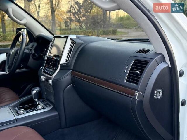 Белый Тойота Ленд Крузер, объемом двигателя 4.46 л и пробегом 301 тыс. км за 44950 $, фото 88 на Automoto.ua