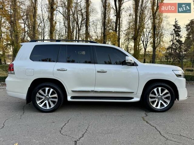 Белый Тойота Ленд Крузер, объемом двигателя 4.46 л и пробегом 301 тыс. км за 44950 $, фото 3 на Automoto.ua