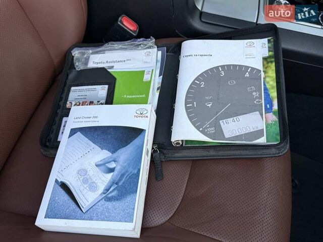 Белый Тойота Ленд Крузер, объемом двигателя 4.46 л и пробегом 301 тыс. км за 44950 $, фото 94 на Automoto.ua