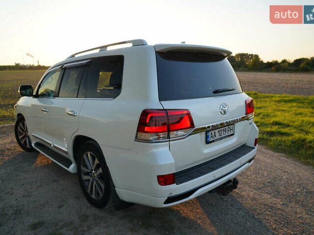 Белый Тойота Ленд Крузер, объемом двигателя 4.46 л и пробегом 215 тыс. км за 47000 $, фото 8 на Automoto.ua