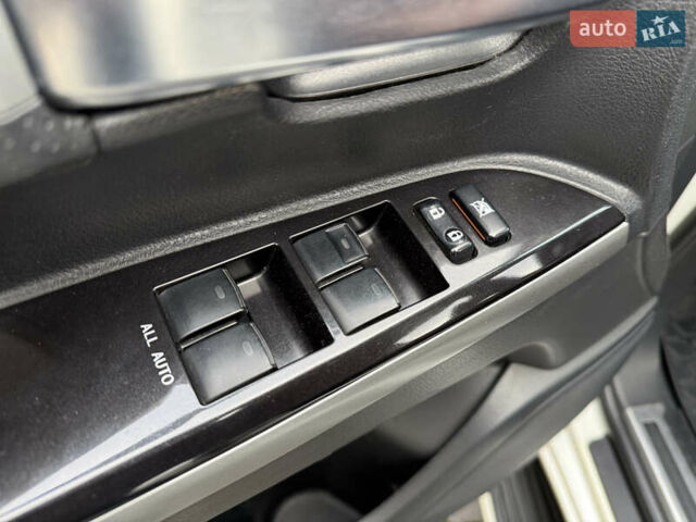 Білий Тойота Ленд Крузер, об'ємом двигуна 4.46 л та пробігом 245 тис. км за 44500 $, фото 35 на Automoto.ua