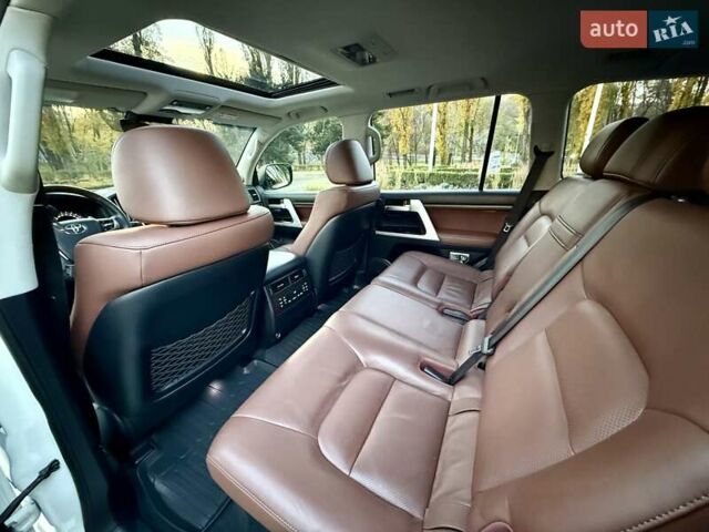 Белый Тойота Ленд Крузер, объемом двигателя 4.46 л и пробегом 301 тыс. км за 44950 $, фото 70 на Automoto.ua
