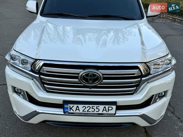 Белый Тойота Ленд Крузер, объемом двигателя 4.46 л и пробегом 301 тыс. км за 44950 $, фото 32 на Automoto.ua
