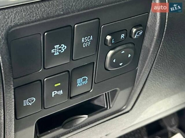 Белый Тойота Ленд Крузер, объемом двигателя 4.46 л и пробегом 90 тыс. км за 55000 $, фото 15 на Automoto.ua