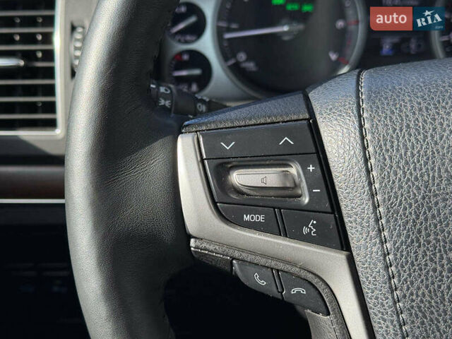 Белый Тойота Ленд Крузер, объемом двигателя 4.7 л и пробегом 145 тыс. км за 46590 $, фото 21 на Automoto.ua