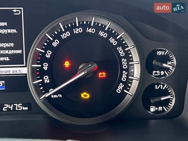 Белый Тойота Ленд Крузер, объемом двигателя 4.46 л и пробегом 90 тыс. км за 55000 $, фото 26 на Automoto.ua