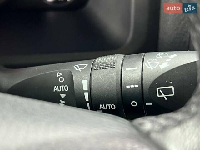 Белый Тойота Ленд Крузер, объемом двигателя 4.46 л и пробегом 90 тыс. км за 55000 $, фото 34 на Automoto.ua