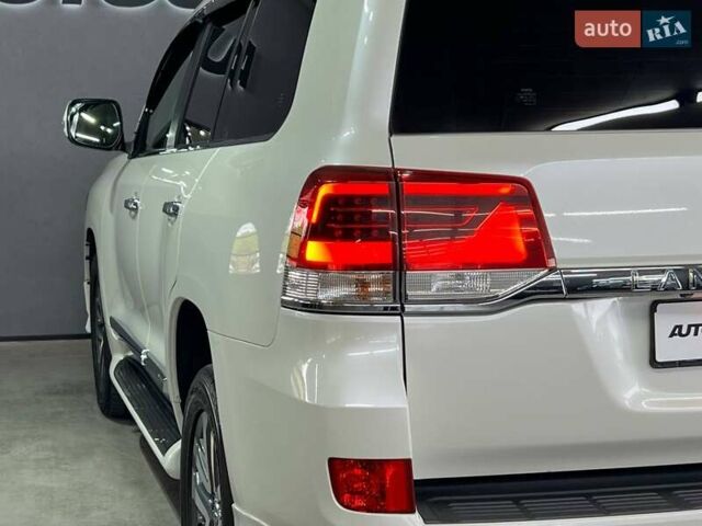 Белый Тойота Ленд Крузер, объемом двигателя 4.46 л и пробегом 90 тыс. км за 55000 $, фото 6 на Automoto.ua