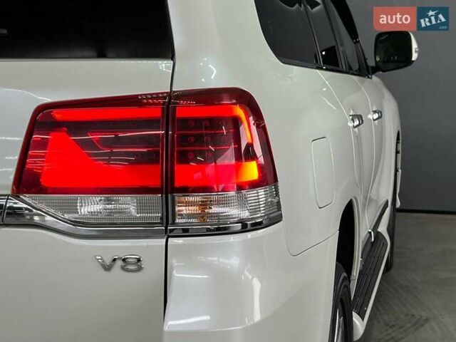 Белый Тойота Ленд Крузер, объемом двигателя 4.46 л и пробегом 90 тыс. км за 55000 $, фото 7 на Automoto.ua