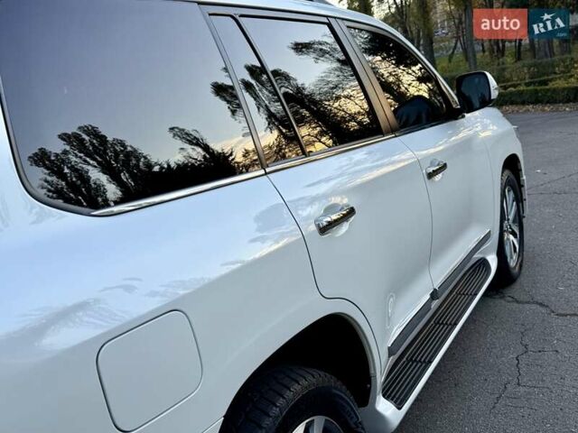 Белый Тойота Ленд Крузер, объемом двигателя 4.46 л и пробегом 301 тыс. км за 44950 $, фото 38 на Automoto.ua