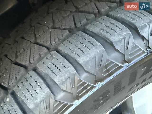 Белый Тойота Ленд Крузер, объемом двигателя 4.46 л и пробегом 301 тыс. км за 44950 $, фото 53 на Automoto.ua