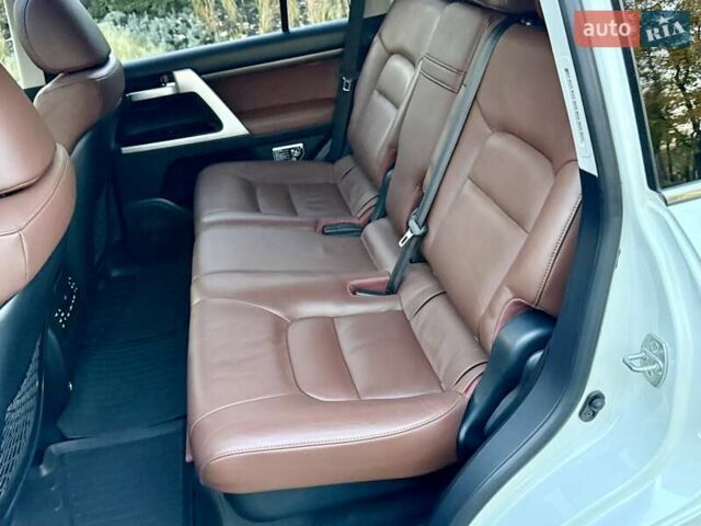 Белый Тойота Ленд Крузер, объемом двигателя 4.46 л и пробегом 301 тыс. км за 44950 $, фото 67 на Automoto.ua