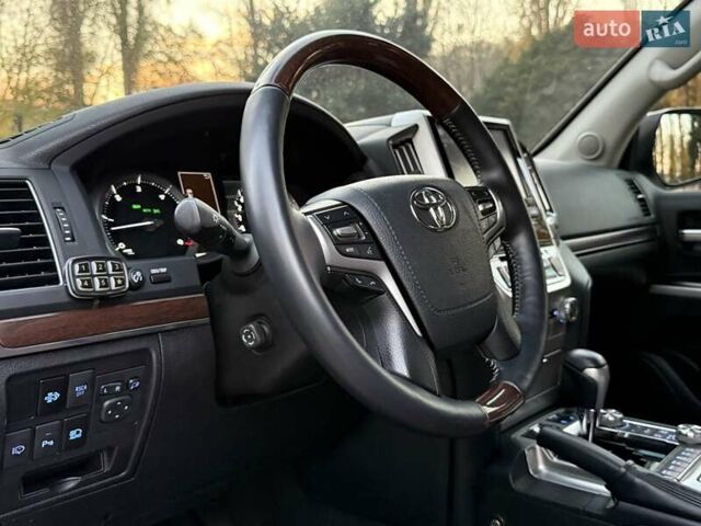 Белый Тойота Ленд Крузер, объемом двигателя 4.46 л и пробегом 301 тыс. км за 44950 $, фото 116 на Automoto.ua