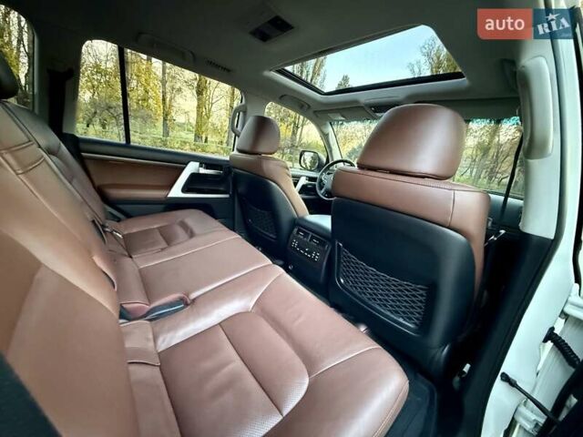 Белый Тойота Ленд Крузер, объемом двигателя 4.46 л и пробегом 301 тыс. км за 44950 $, фото 81 на Automoto.ua