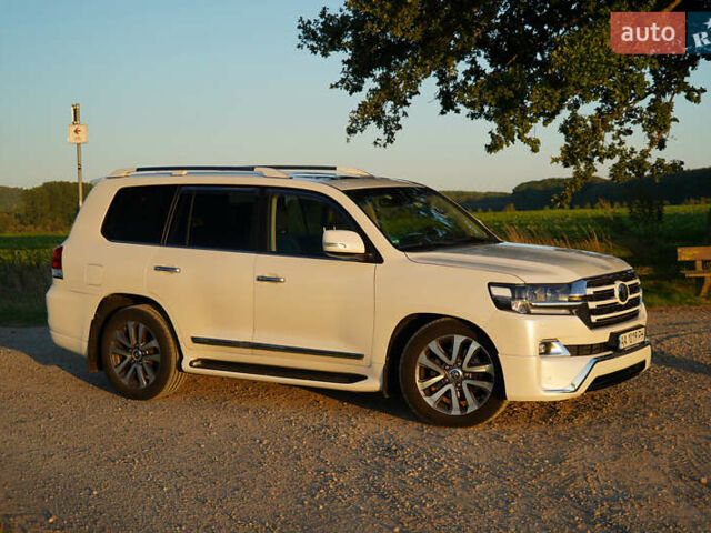 Белый Тойота Ленд Крузер, объемом двигателя 4.46 л и пробегом 215 тыс. км за 47000 $, фото 2 на Automoto.ua