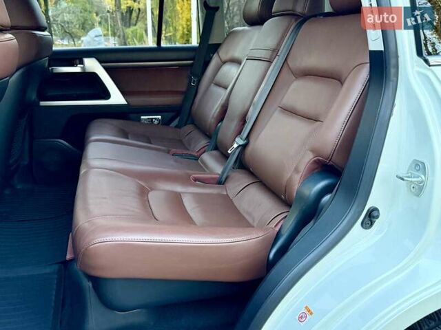 Белый Тойота Ленд Крузер, объемом двигателя 4.46 л и пробегом 301 тыс. км за 44950 $, фото 69 на Automoto.ua