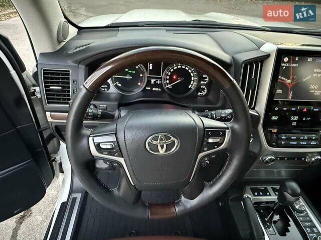 Белый Тойота Ленд Крузер, объемом двигателя 4.46 л и пробегом 301 тыс. км за 44950 $, фото 115 на Automoto.ua