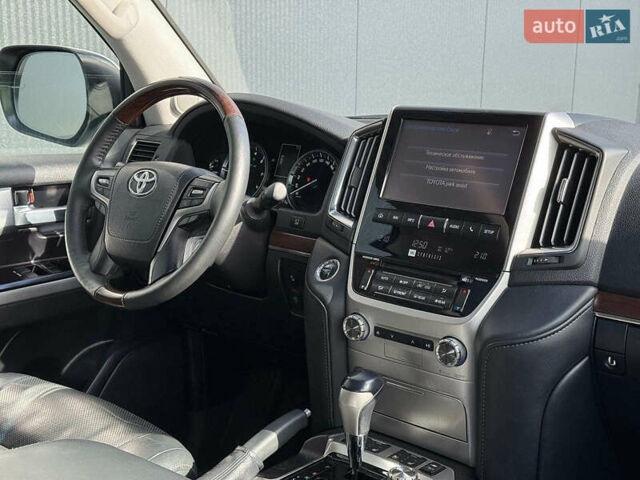 Белый Тойота Ленд Крузер, объемом двигателя 4.7 л и пробегом 145 тыс. км за 46590 $, фото 32 на Automoto.ua