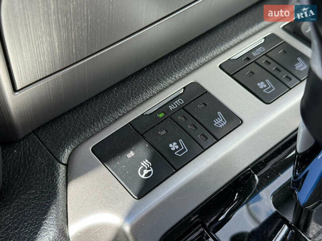 Белый Тойота Ленд Крузер, объемом двигателя 4.7 л и пробегом 145 тыс. км за 46590 $, фото 19 на Automoto.ua