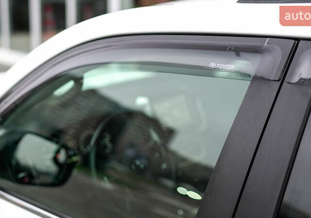 Білий Тойота Ленд Крузер, об'ємом двигуна 4.61 л та пробігом 51 тис. км за 52098 $, фото 15 на Automoto.ua