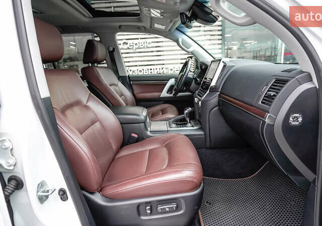 Білий Тойота Ленд Крузер, об'ємом двигуна 4.61 л та пробігом 51 тис. км за 52098 $, фото 5 на Automoto.ua