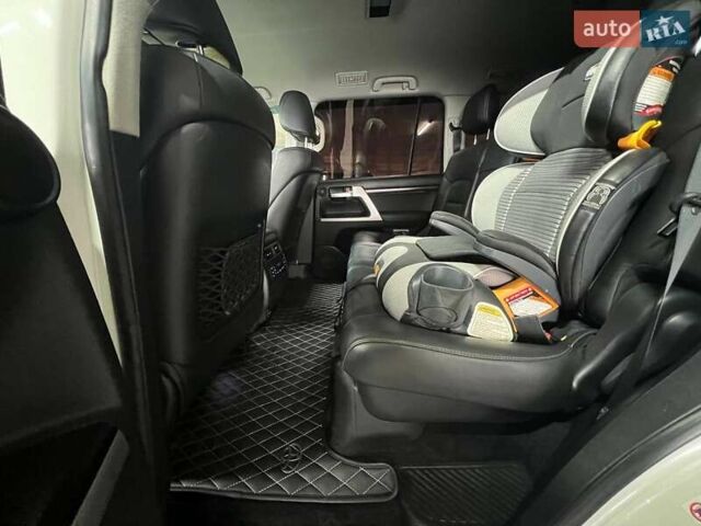 Белый Тойота Ленд Крузер, объемом двигателя 4.46 л и пробегом 90 тыс. км за 55000 $, фото 41 на Automoto.ua