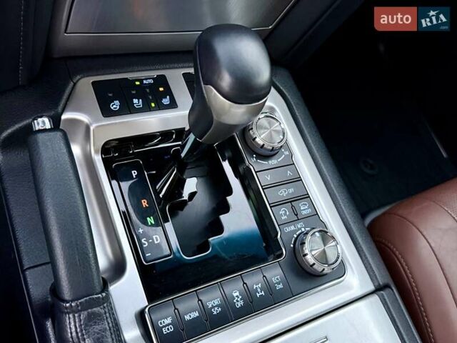 Белый Тойота Ленд Крузер, объемом двигателя 4.46 л и пробегом 301 тыс. км за 44950 $, фото 100 на Automoto.ua