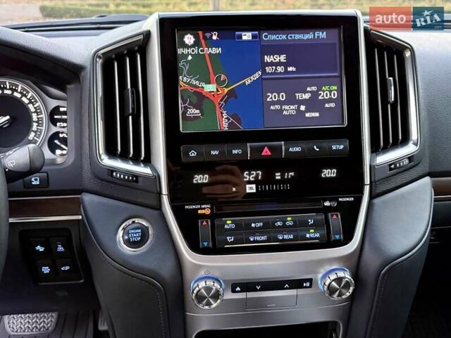 Белый Тойота Ленд Крузер, объемом двигателя 4.46 л и пробегом 301 тыс. км за 44950 $, фото 104 на Automoto.ua