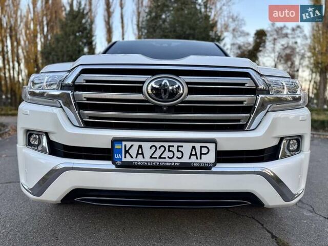 Белый Тойота Ленд Крузер, объемом двигателя 4.46 л и пробегом 301 тыс. км за 44950 $, фото 23 на Automoto.ua