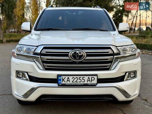 Белый Тойота Ленд Крузер, объемом двигателя 4.46 л и пробегом 301 тыс. км за 44950 $, фото 1 на Automoto.ua