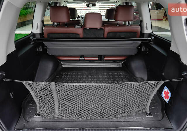 Білий Тойота Ленд Крузер, об'ємом двигуна 4.61 л та пробігом 51 тис. км за 52098 $, фото 9 на Automoto.ua