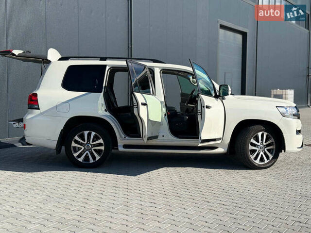 Белый Тойота Ленд Крузер, объемом двигателя 4.7 л и пробегом 145 тыс. км за 46590 $, фото 40 на Automoto.ua