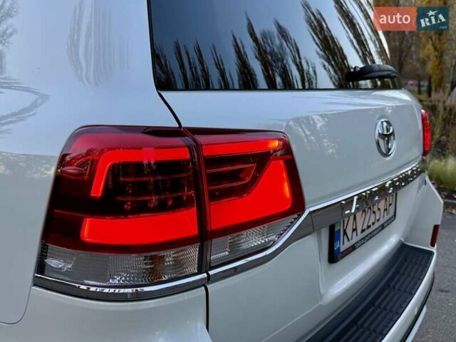 Белый Тойота Ленд Крузер, объемом двигателя 4.46 л и пробегом 301 тыс. км за 44950 $, фото 40 на Automoto.ua