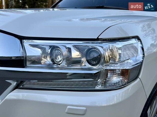 Белый Тойота Ленд Крузер, объемом двигателя 4.46 л и пробегом 301 тыс. км за 44950 $, фото 30 на Automoto.ua