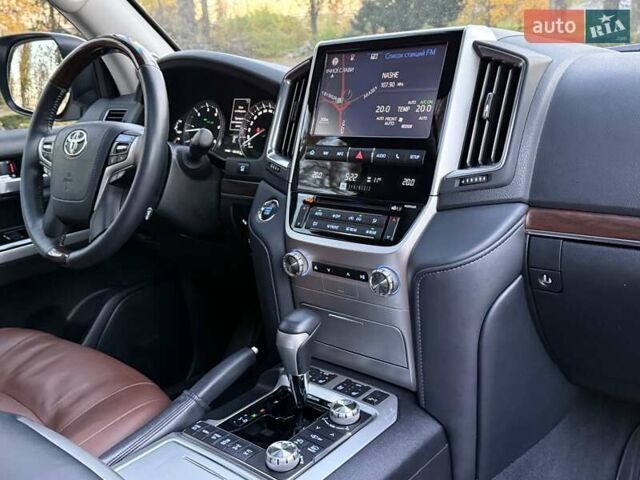 Белый Тойота Ленд Крузер, объемом двигателя 4.46 л и пробегом 301 тыс. км за 44950 $, фото 87 на Automoto.ua