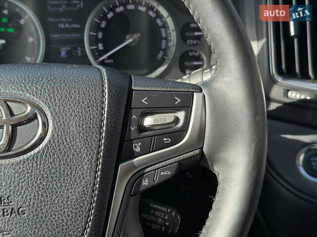 Белый Тойота Ленд Крузер, объемом двигателя 4.7 л и пробегом 145 тыс. км за 46590 $, фото 20 на Automoto.ua